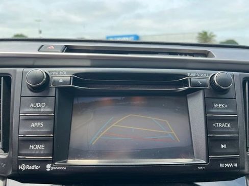 Used 2018 Toyota RAV4 XLE FWD image 21