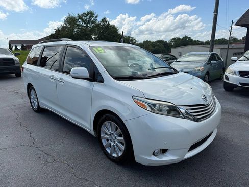 Used 2015 Toyota Sienna Limited FWD image 2