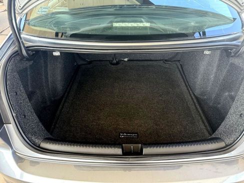 Used 2018 Volkswagen Jetta SE image 9