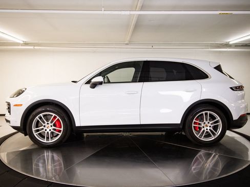 Used 2024 Porsche Cayenne S AWD/4WD image 2