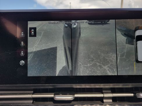 Used 2022 Kia Carnival SX Prestige image 23