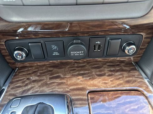 Used 2019 Nissan Armada Platinum w/ Captain's Chairs Package RWD image 21
