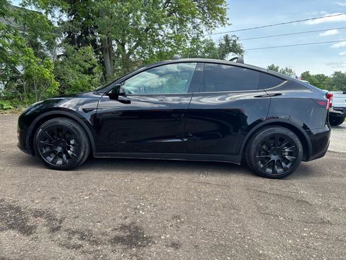Used 2022 Tesla Model Y Long Range AWD/4WD image 2