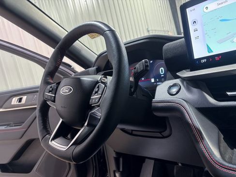Used 2025 Ford Explorer ST-Line w/ ST-Line Street Pack image 18