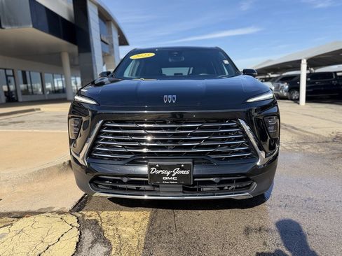 Used 2025 Buick Enclave Preferred image 2