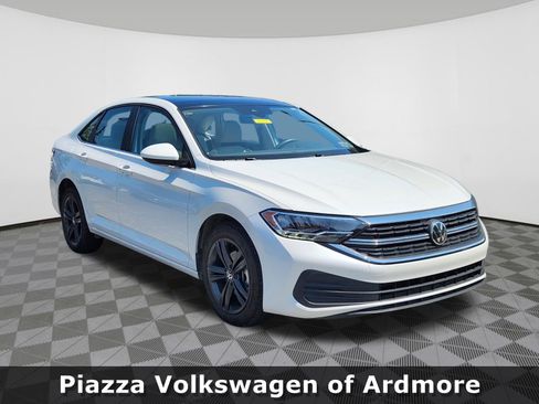 Used 2024 Volkswagen Jetta SE w/ Panoramic Sunroof Package FWD image 1