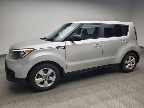 Used 2017 Kia Soul FWD image 2