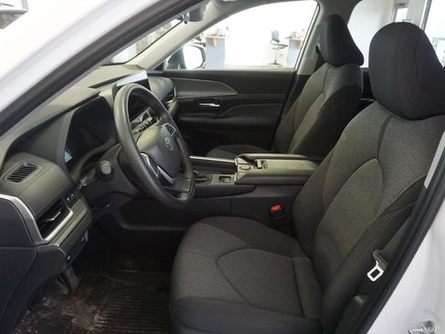 Used 2025 Toyota Grand Highlander FWD image 18
