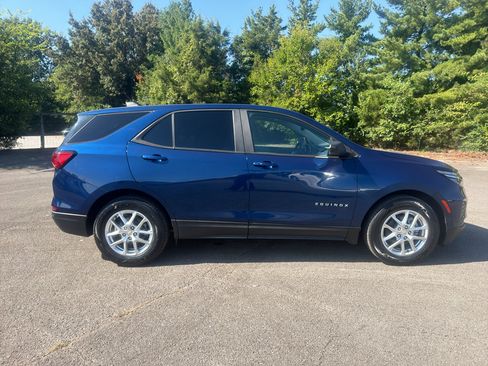 Used 2022 Chevrolet Equinox LS FWD image 4