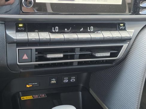 Used 2025 Toyota Camry SE FWD image 18