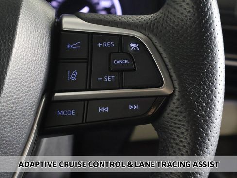 Used 2022 Toyota Sienna Limited image 5