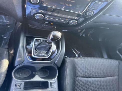 Certified 2019 Nissan Rogue SV image 30