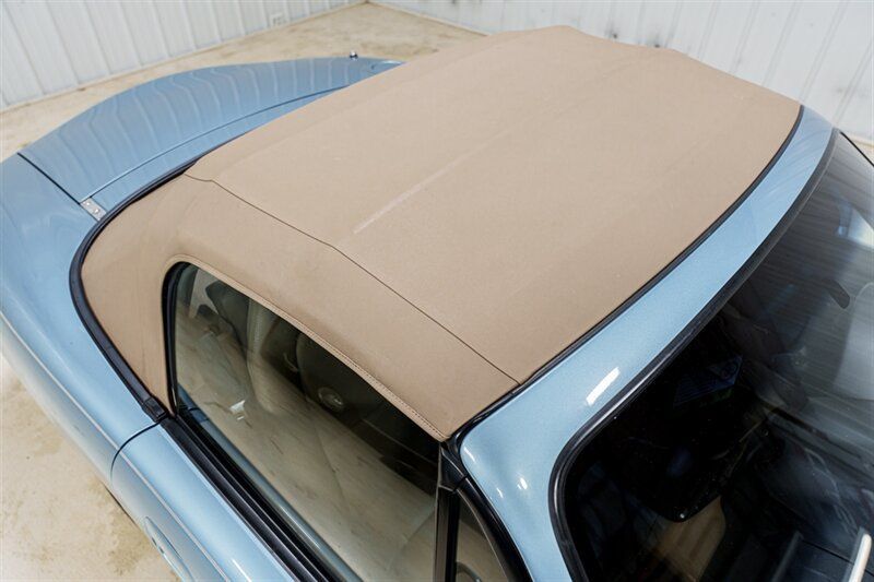 Used 2002 MAZDA MX-5 Miata RWD image 25