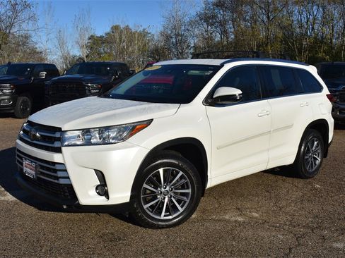 Used 2017 Toyota Highlander XLE image 13