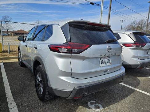 Used 2024 Nissan Rogue S image 6