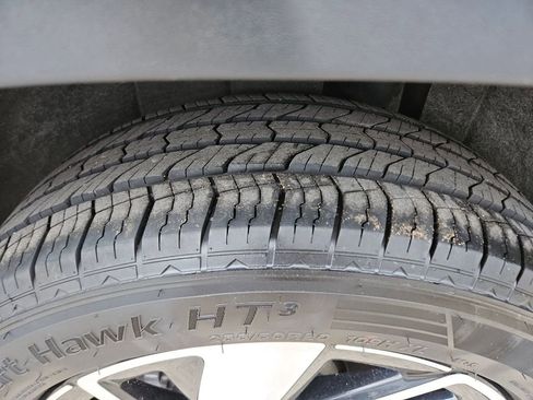 Used 2025 Volkswagen Atlas SE image 26