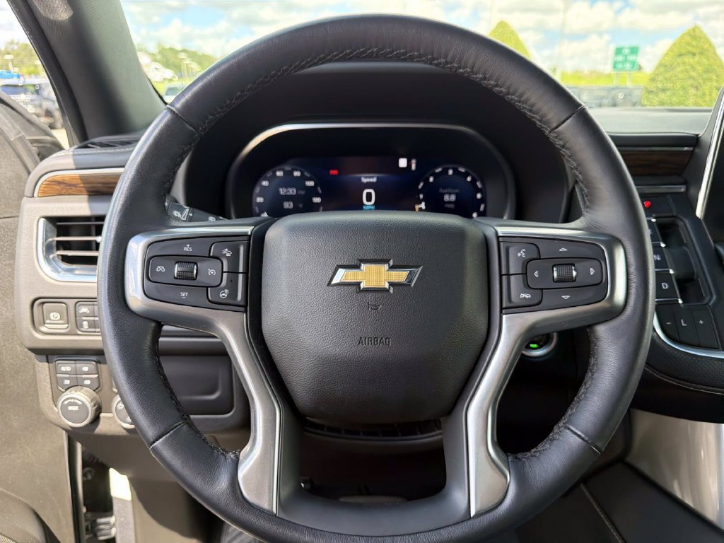 Used 2022 Chevrolet Suburban Premier AWD/4WD image 24