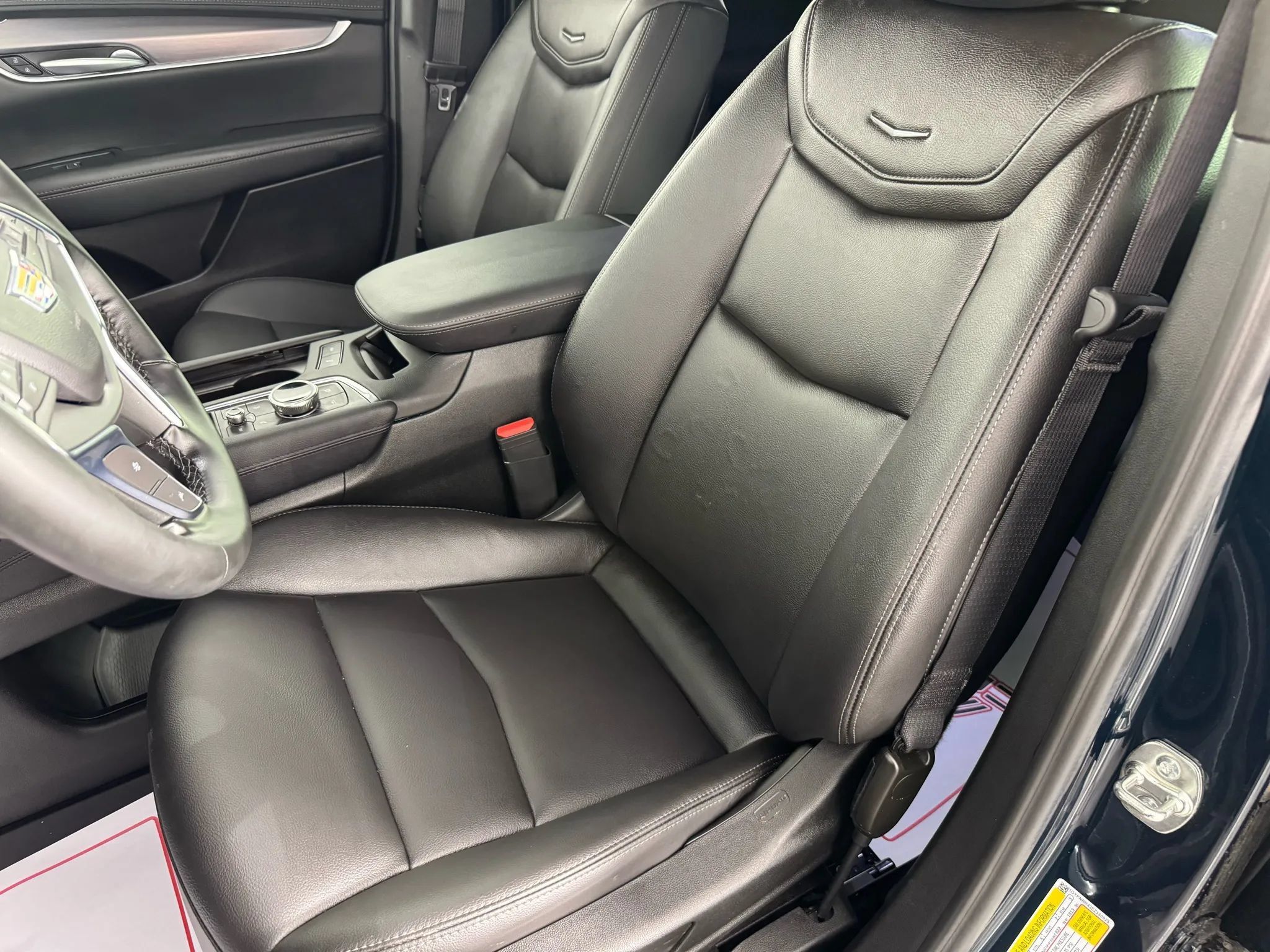 Used 2025 Cadillac XT5 Luxury w/ LPO, Floor Liner Package AWD/4WD image 33