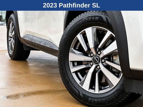 Used 2023 Nissan Pathfinder SL image 2