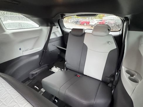 Used 2021 Toyota Sienna XSE image 16