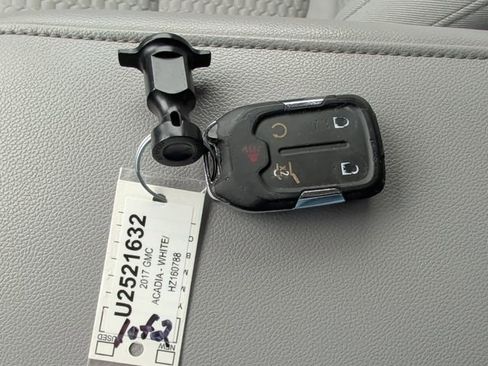 Used 2017 GMC Acadia SLE image 21