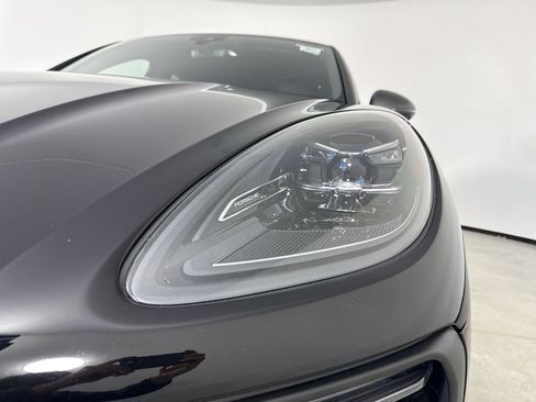 Certified 2025 Porsche Macan Turbo AWD/4WD image 11