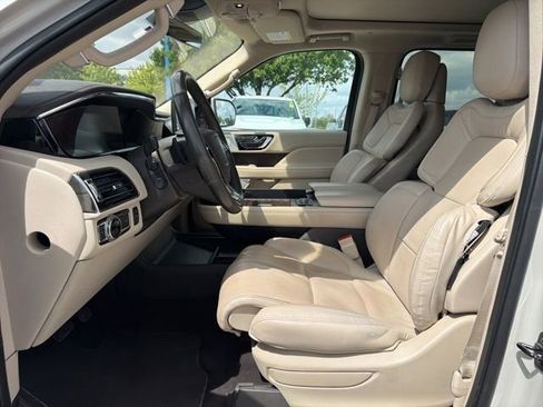 Used 2020 Lincoln Navigator L Reserve w/ Equipment Group 208A Reserve AWD/4WD image 24