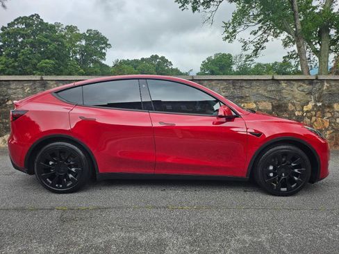 Used 2022 Tesla Model Y Long Range AWD/4WD image 10