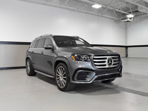 Used 2025 Mercedes-Benz GLS 580 4MATIC image 7