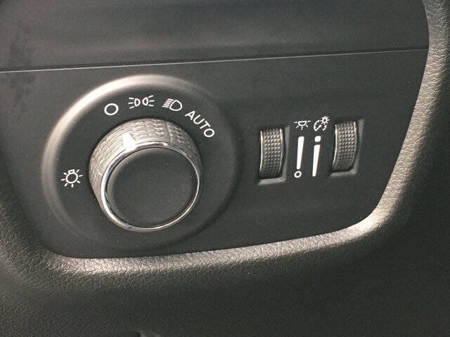 Used 2023 Jeep Grand Cherokee Altitude AWD/4WD image 12