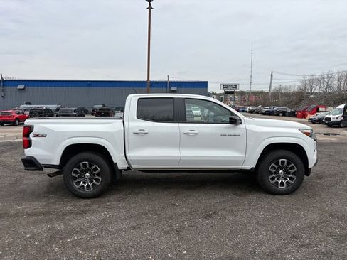 Used 2024 Chevrolet Colorado Z71 w/ Z71 Convenience Package 2 image 5