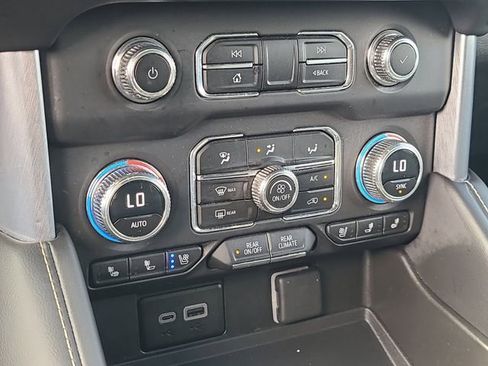 Used 2023 GMC Yukon XL SLT w/ SLT Luxury Package AWD/4WD image 33