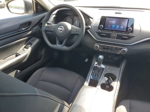 Used 2024 Nissan Altima 2.5 S FWD image 12