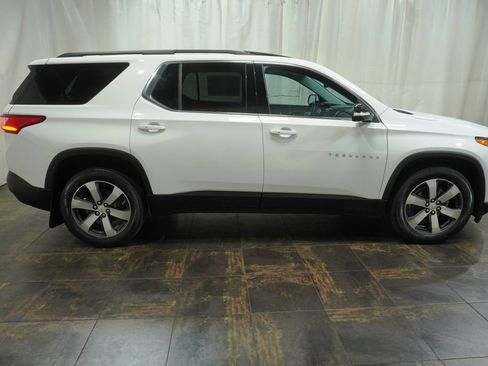 Used 2021 Chevrolet Traverse LT w/ LT Premium Package AWD/4WD image 4