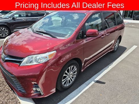 Used 2019 Toyota Sienna XLE w/ XLE Navigation Package FWD image 1
