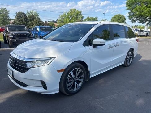 Used 2024 Honda Odyssey Touring image 3