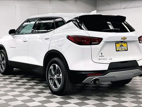 Used 2025 Chevrolet Blazer LT image 3