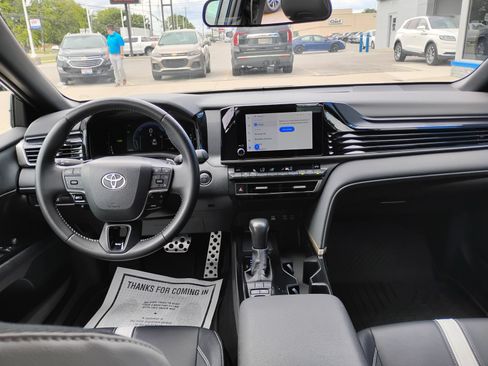 Used 2025 Toyota Camry SE FWD image 5