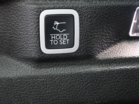 Used 2024 Jeep Grand Cherokee L Limited w/ Luxury Tech Group II image 29