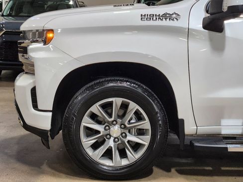 Used 2021 Chevrolet Silverado 1500 High Country w/ Technology Package AWD/4WD image 5