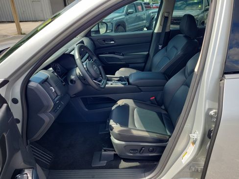 Certified 2025 Nissan Pathfinder SL AWD/4WD image 13