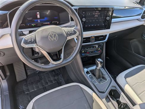Used 2025 Volkswagen Taos SE FWD image 15
