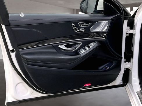 Used 2020 Mercedes-Benz S 560 4MATIC Sedan image 20