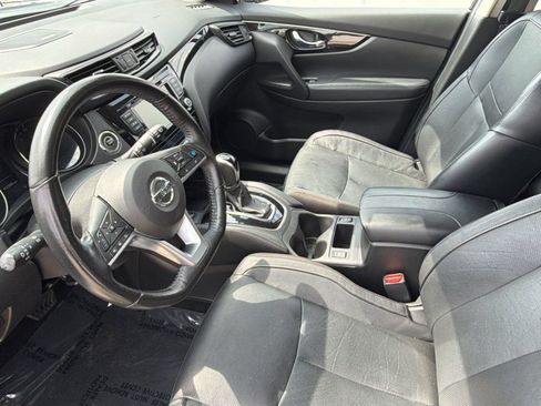 Used 2019 Nissan Rogue Sport SL FWD image 4