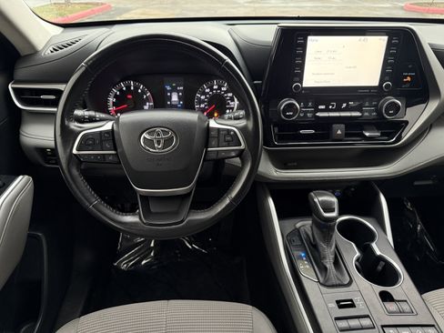 Used 2022 Toyota Highlander LE image 15