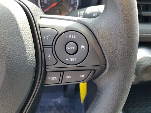 Used 2020 Toyota RAV4 LE FWD image 12