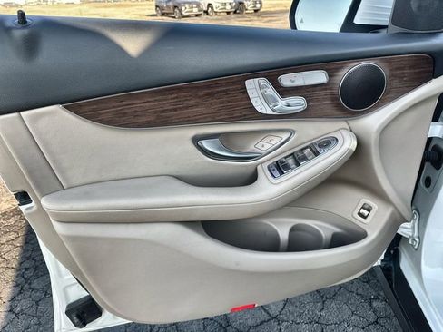 Used 2022 Mercedes-Benz GLC 300 4MATIC image 23