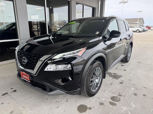Used 2023 Nissan Rogue SV w/ SV Premium B Package image 2