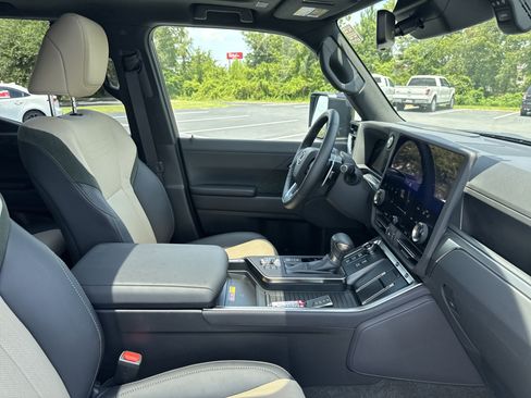 Used 2026 Lexus GX 550 AWD/4WD image 34