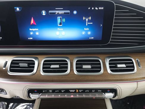 Used 2026 Mercedes-Benz GLS 580 4MATIC w/ Night Package image 16
